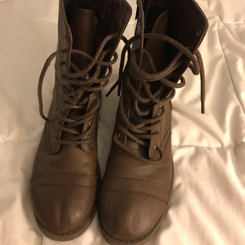 Combat boots